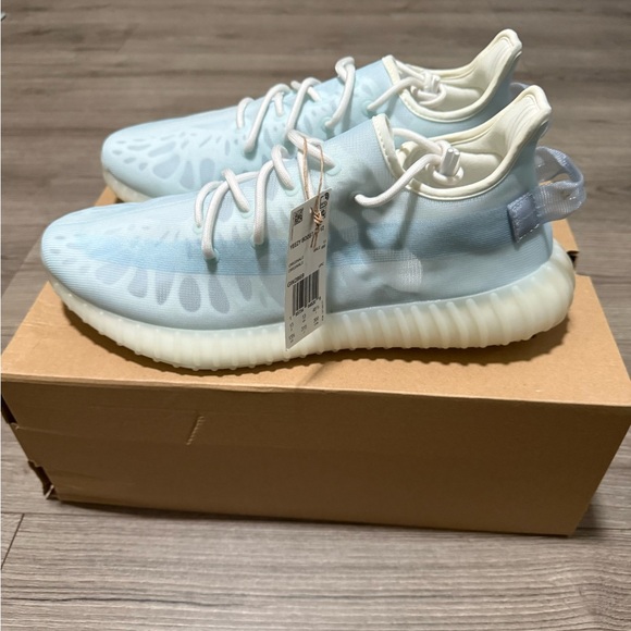 Yeezy Boost 350 V2 Mono Ice - Picture 3 of 5
